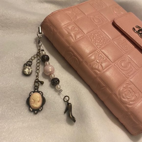 Cameo Planner Charm - Picture 6 of 9